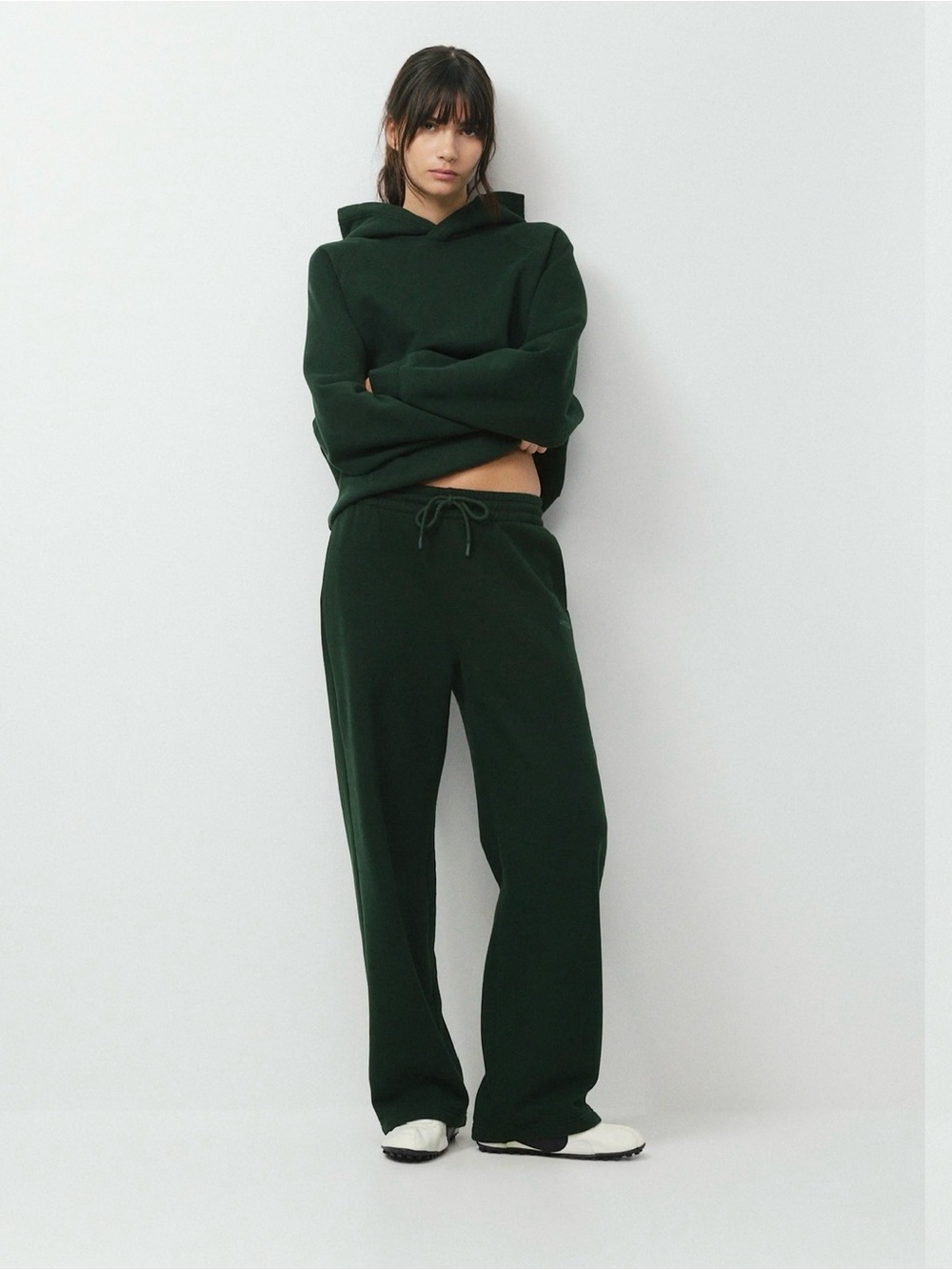 Aritzia Sweatfleece Boyfriend Fit Sweats in Green Size Medium MSRP $78